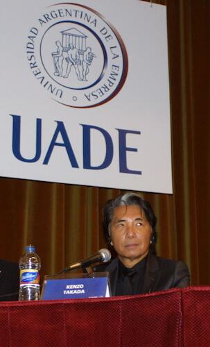 Kenzo visitó UADE y fue reconocido con el Doctorado Honoris Causa