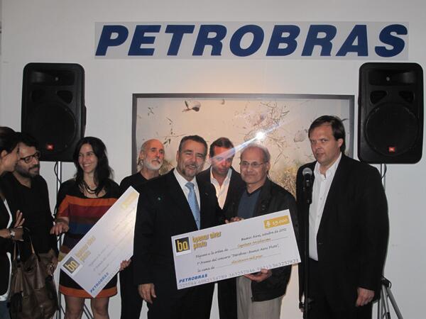 Ganadores del Premio Petrobras, con directivos y organizadores