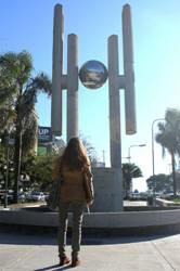 Monumento a la democracia de Gyula Kosice, en Plazoleta Tucumán