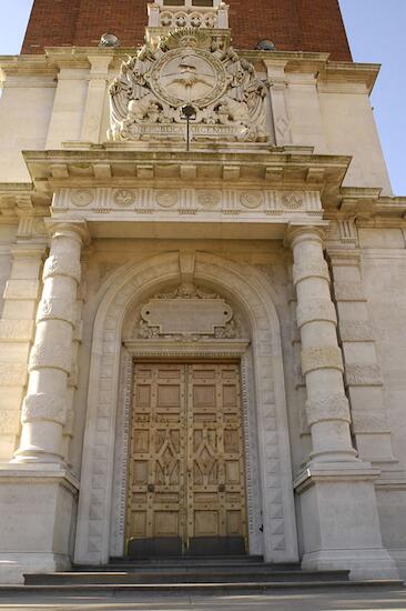 Entrada a la Torre Monumental