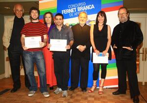 Los miembros del jurado - Carlos Fracchia, Laura Buccellato, Ricardo Blanco y Juan Cavallero - entregaron los premios a los tres ga