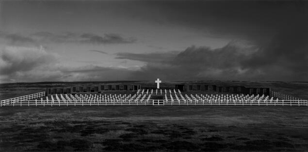 Juan Travnik, Cementerio  argentino.