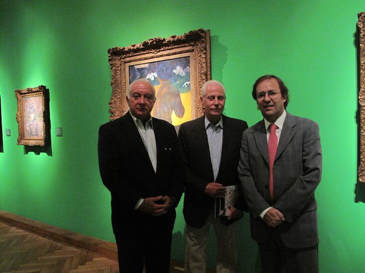 Guillermo Alonso, director del MNBA estrenando el color de las salas junto a Norberto Frigerio y Nicolás García Uriburu