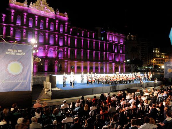 La noche quedo Inaugurada