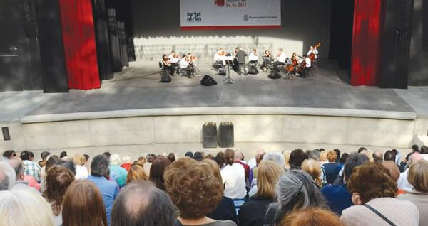 Con un recital al aire libre en el parque Centenario comenzó la Semana del Arte