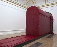 Svayambhu, 2007	 Cera Dimensiones variables Inst: Royal Academy of Arts, 2009 Cortesía del artista © Anish Kapoor  Fotografía: Dave Morgan