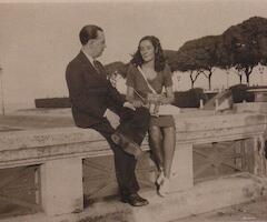 Foto de Borges con Estela Canto en la Costanera. Créditos Biblioteca Nacional Mariano Moreno