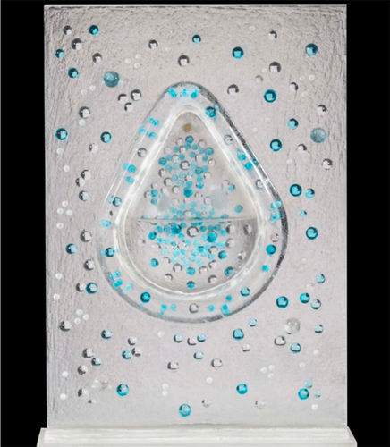Lote 58. Gyula Kosice “Gota” Escultura en plexiglass y agua 0,40 x 0,28 Firmado abajo U$4.500