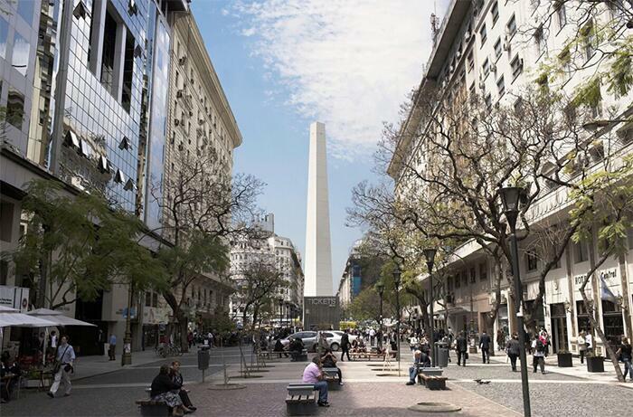 Obelisco sin punta desde Diagonal Norte - La Democracia del Símbolo