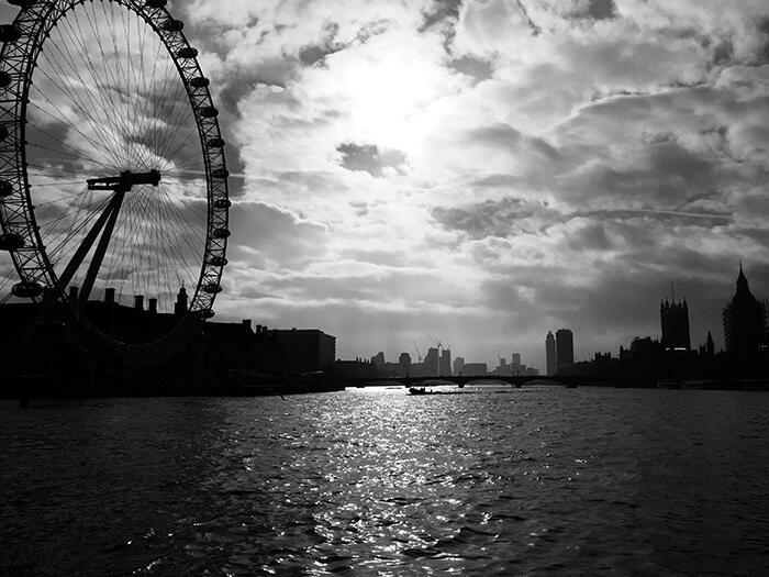 Vista del río Támesis con London Eye - Londres