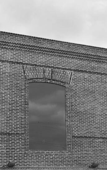 Nubes en la ventana del shopping