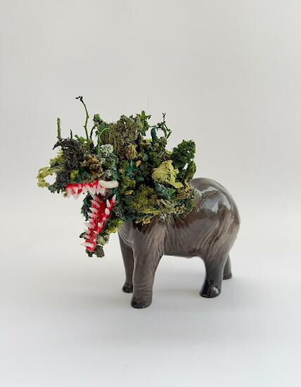 Brizuela, Fernando - Fernando Brizuela. “Monstruo “(elefante) 