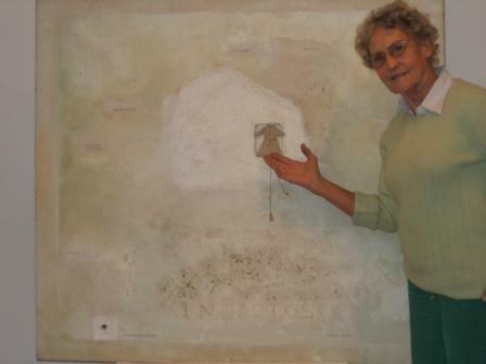 Estela Pereda con una de sus obras