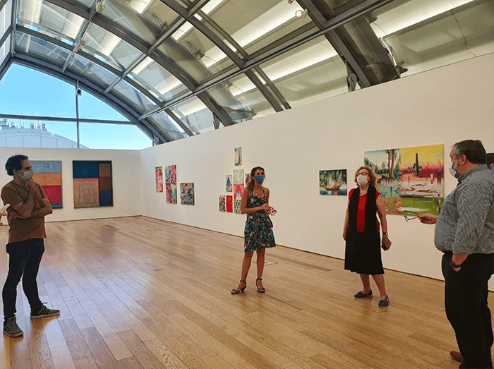 El artista Estanislao Florido vivió un momento emotivo junto a la esposa e hija de Alejandro Puente y con Germán Barraza Director artístico de Co...