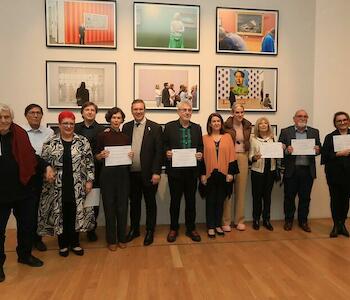 Los premiados junto al Ministro de Cultura de la Nación Tristán Bauer, a Andrés Duprat director del Bellas Artes, Mariana Marchesi, directora artística del Bellas Artes y Feda Baeza directora del Palais de Glace