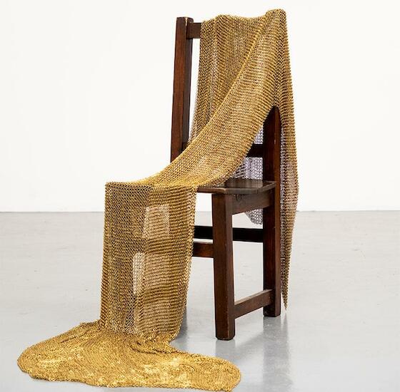 Silla con cota de malla
