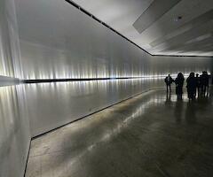 Rafael Lozano-Hemmer. Matriz de voz, (Subsculpture 13), 2011 Vista de instalación en Fundación Proa
