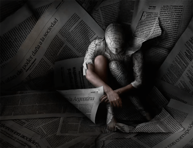 Overwhelmed 2019. Fotografía digital, composición impresa en papel. 80 x 60cm. Precio US$ 500