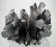 Objeto, hongos de acero inoxidable grabados y montados sobre madera pintada y grafitada, , 40 x 45 x 45 cm, 2020