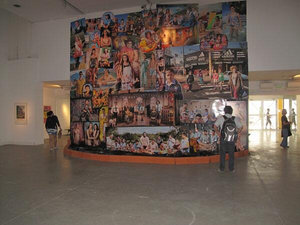 Instalación homenaje-despedida a la fotografía