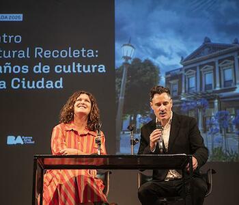 La ministra de Cultura de la Ciudad, Gabriela Ricardes, y del director de la institución, Maximiliano Tomas,