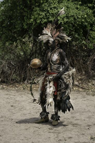 Es un chamán de la etnia Ishir-ebytoso, nacido cerca de 1940 en la comunidad Karcha Bahlut, Alto Paraguay. En su tradición, cada chamán tiene una capacidad distinta de curar. Ese don llega en un sueño y es representado por un animal determinado. Su animal de poder es el ocelote. La capacidad de curar de Huta Wyhrich se da a través del canto. Cura con la música de sus palabras y el sonido de su Mbaracá.