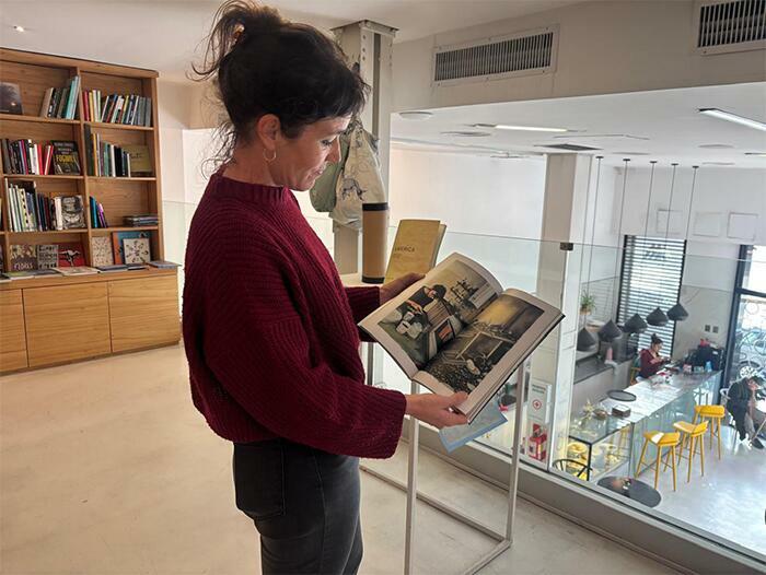 Libro, "Cuando se caen las paredes". Fotografía Arte Online