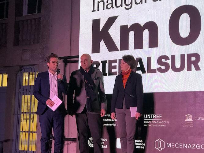 Inauguró el KM 0 de BIENALSUR 