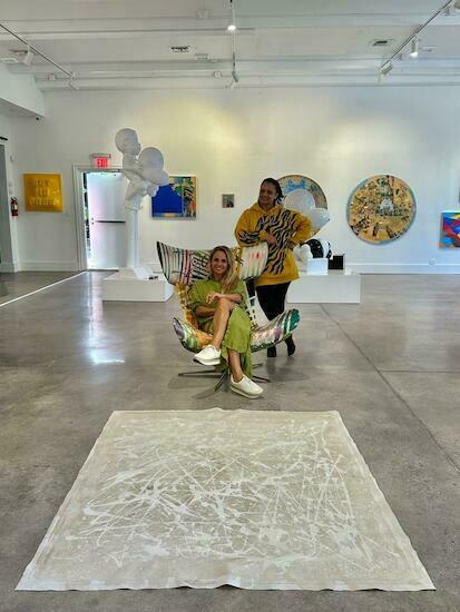 Johanna Patrisso con Jade Matarasso, directora de la Galería 