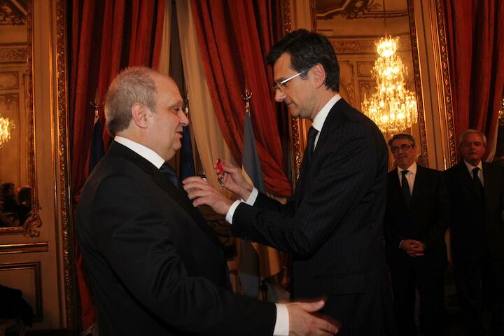 La Embajada de Francia condecoró a Hernán Lombardi con la Legión de Honor