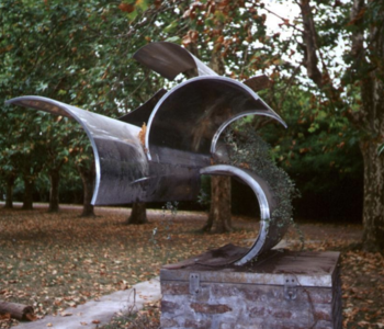 La obra de Noemí Gerstein, Marejada de 1970, de 290 x 140 x 150 cm. de acero inoxidable, inaugurará el Patio de Esculturas del Bellas Artes