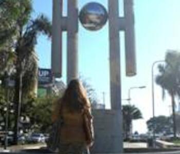 Monumento a la democracia de Gyula Kosice, en Plazoleta Tucumán
