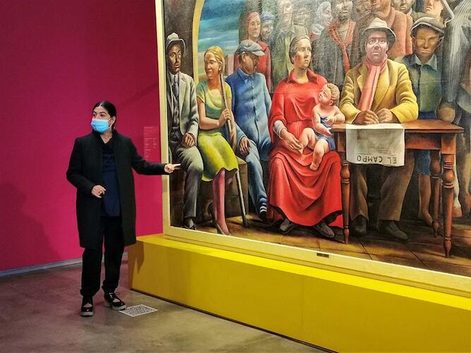 Teresa Riccardi, directora del museo, ofreció una visita guiada por las salas del Museo sin tiempo en el marco de la presentación ArteCo