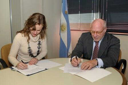 Dr. Julio César Crivelli, y la Lic. Cecilia Fernández Bugna