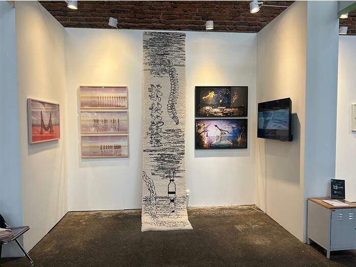 Stand Aura Gallery