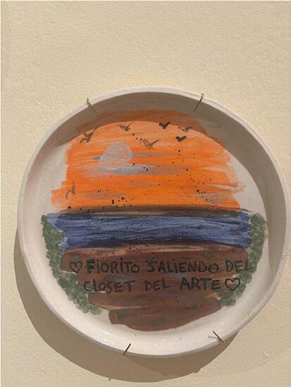 Platos pintados en Belleza y Felicidad. Fotografía de Arte Online