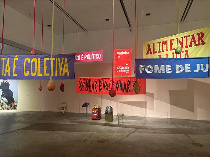 Las banderas de Cozinha Ocupaçao 9 de Julho (Brasil). Fotografía de Arte Online