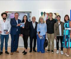 de iz q dere, el artista Manuel Call, el presidente de Bancor Daniel Tillard, la artista Magui Moavro, Carlos Ilari, director Casa de Córdoba, los artistas Maria Tarrio, Mateo Arguello Pitt, Francisco Ratti y Maria Lía Ongini, curadora de la Galería.