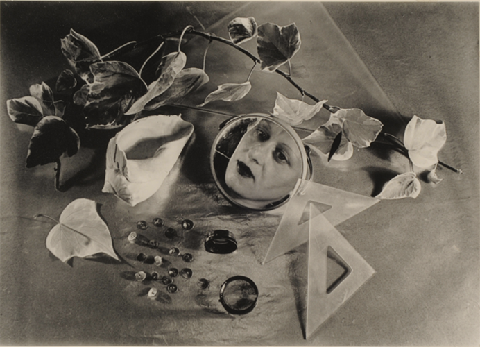 Autorretrato. Grete Stern, (Alemania, 1904 - Argentina, Buenos Aires, 1999). Donación Sara Facio, 1995 Fotografía sobre papel. 21,9 x 30,5 cm.