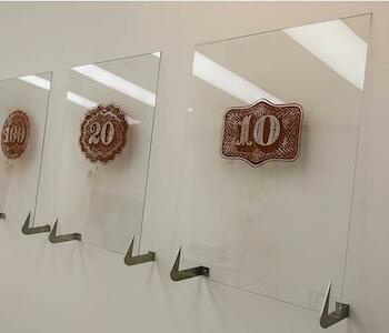 Cristina Piffer. Cien pesos, viente pesos, diez pesos, de la serie “Marcas del dinero”, 2010. Cortesía de la artista