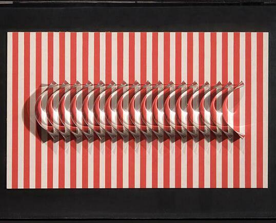 Le Parc, Julio, Ejemplar N°1 (caja múltiple), Fecha: 1970, Técnica: Acrílico Objeto: Estructura cinética Medidas: 30 x 44 x 3,8 cm.
