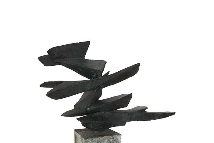 Météore. Autor: Penalba, Alicia. Fecha: 1981. Técnica: Bronce fundido, Bronce patinado con base cemento. Medidas: 140 x 84 x 76 cm. 