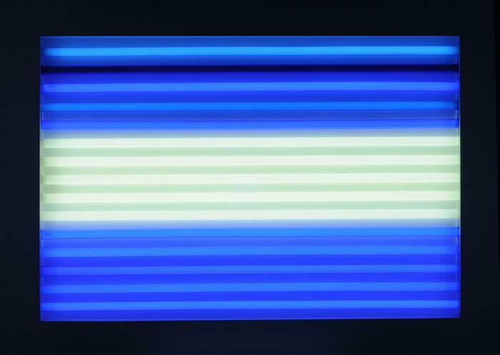 Avello Sergio "Bandera" 2007. Tubos fluorescentes, micro procesador, caja MDF, 110 x 150 cm. Imagen: página web MNBA