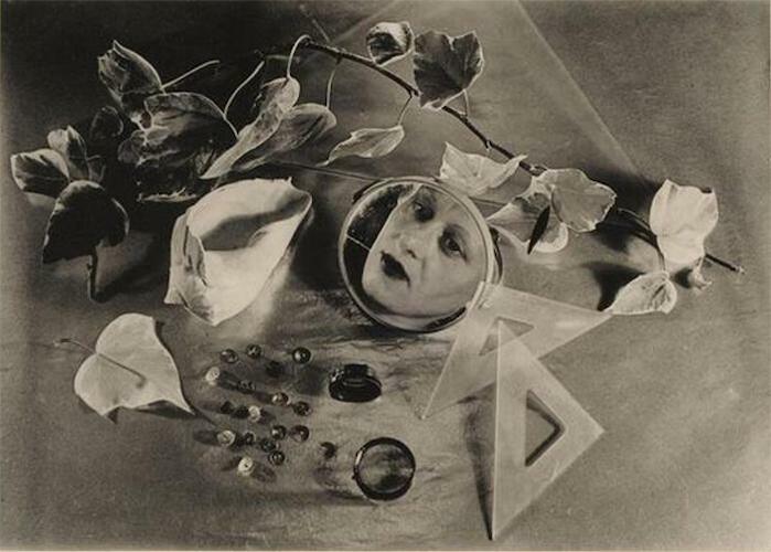 Autorretrato. Grete Stern, 1943. Retrato s/ papel 21,9 x 30,5 cm. Ph. MNBA