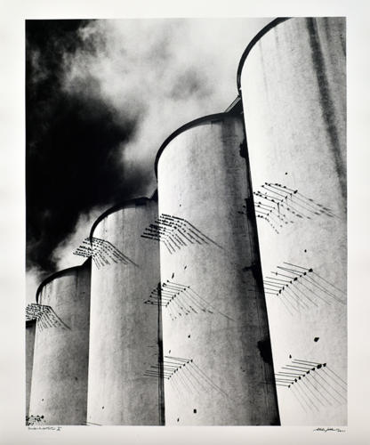 Silos. Puerto Madero de Aldo Sassa. Donación 2017. Fotografía sobre papel. Inventario #12256