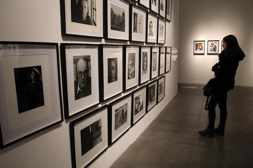 Vista de sala de la muestra de Sara Facio