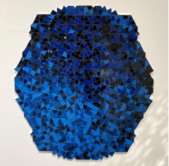 Luis Rodríguez "Blues del litoral" 2021.Espejo y vidrio pintado  111 x 93 x 3 cm. 