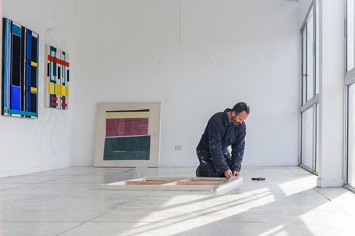 Martín Pelenur trabajando en La Pecera - La Barra. Foto Ana Grucki