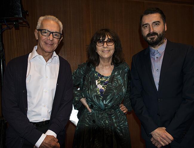 Eduardo Costantini, presidente de Malba, con Sophie Calle y Agustín Pérez Rubio  