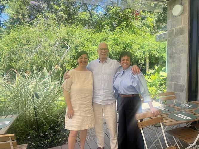 Teresa Riccardi, directora del Sivori y Abel Guaglianone y Silnina Rey de Somos Sívori